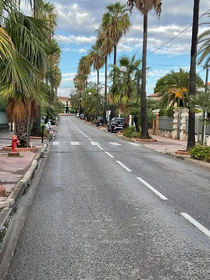 Villa La Provence Hyères 0*,  Francie